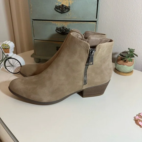 UNIONBAY Women's Tan Ankle Booties - Picture 2 of 5